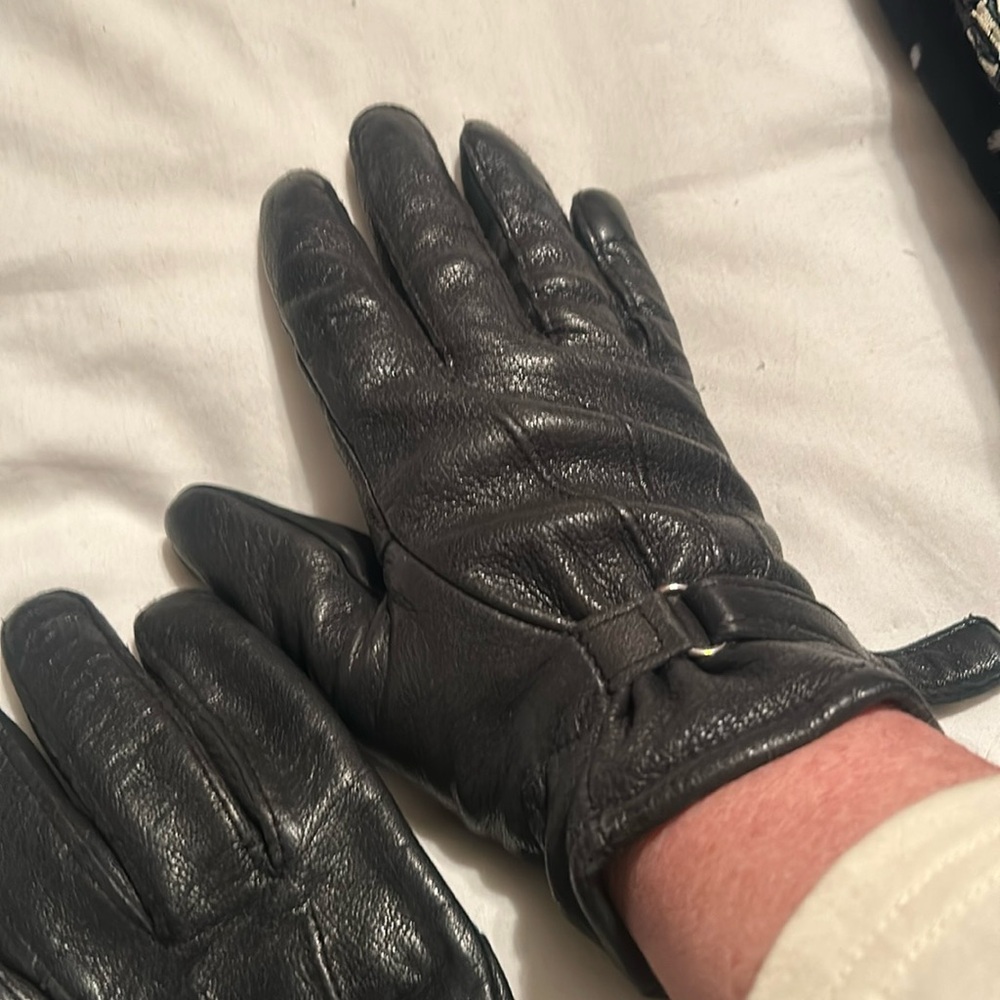 Ladies black leather, riding gloves